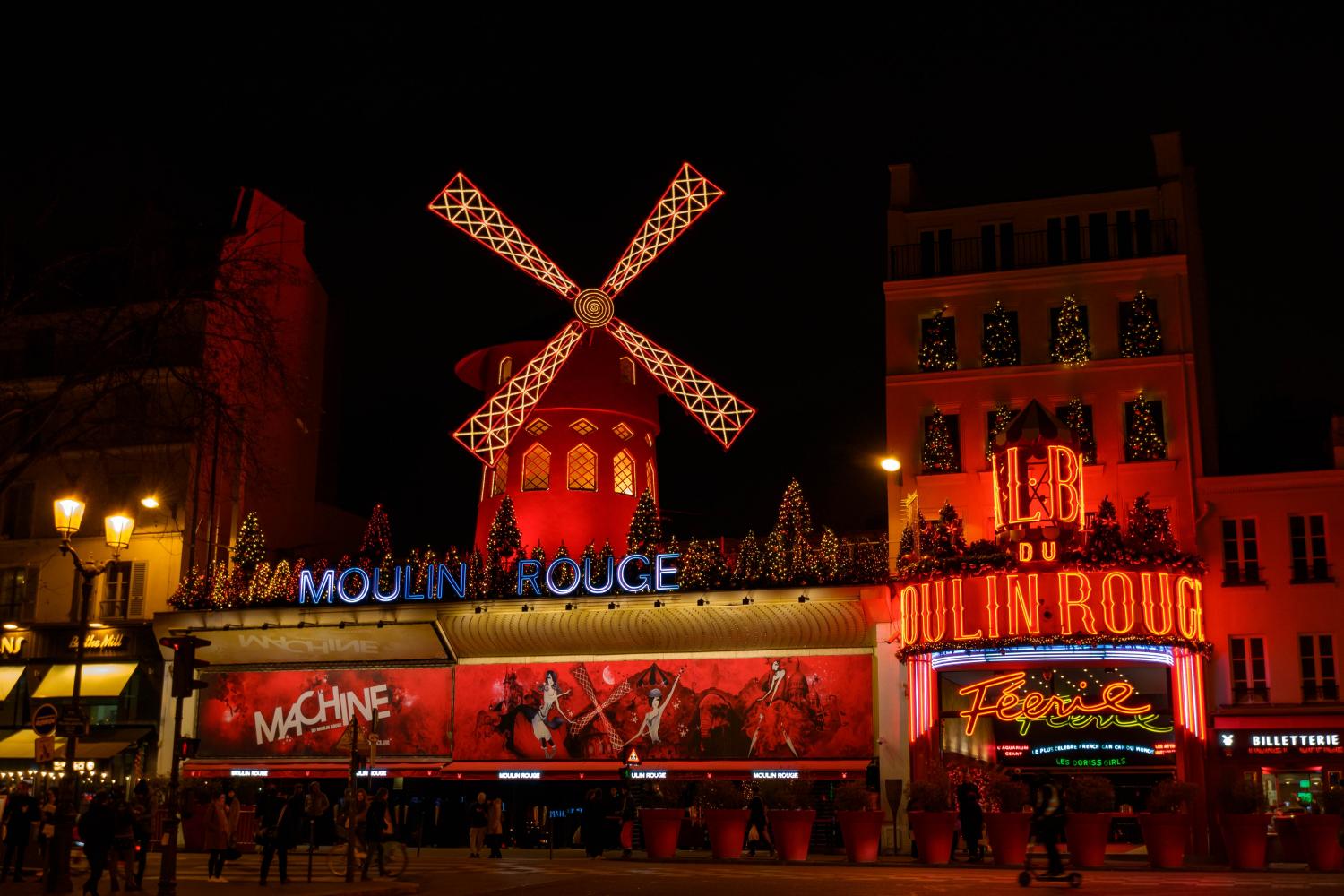 Espectáculo en Moulin Rouge en París